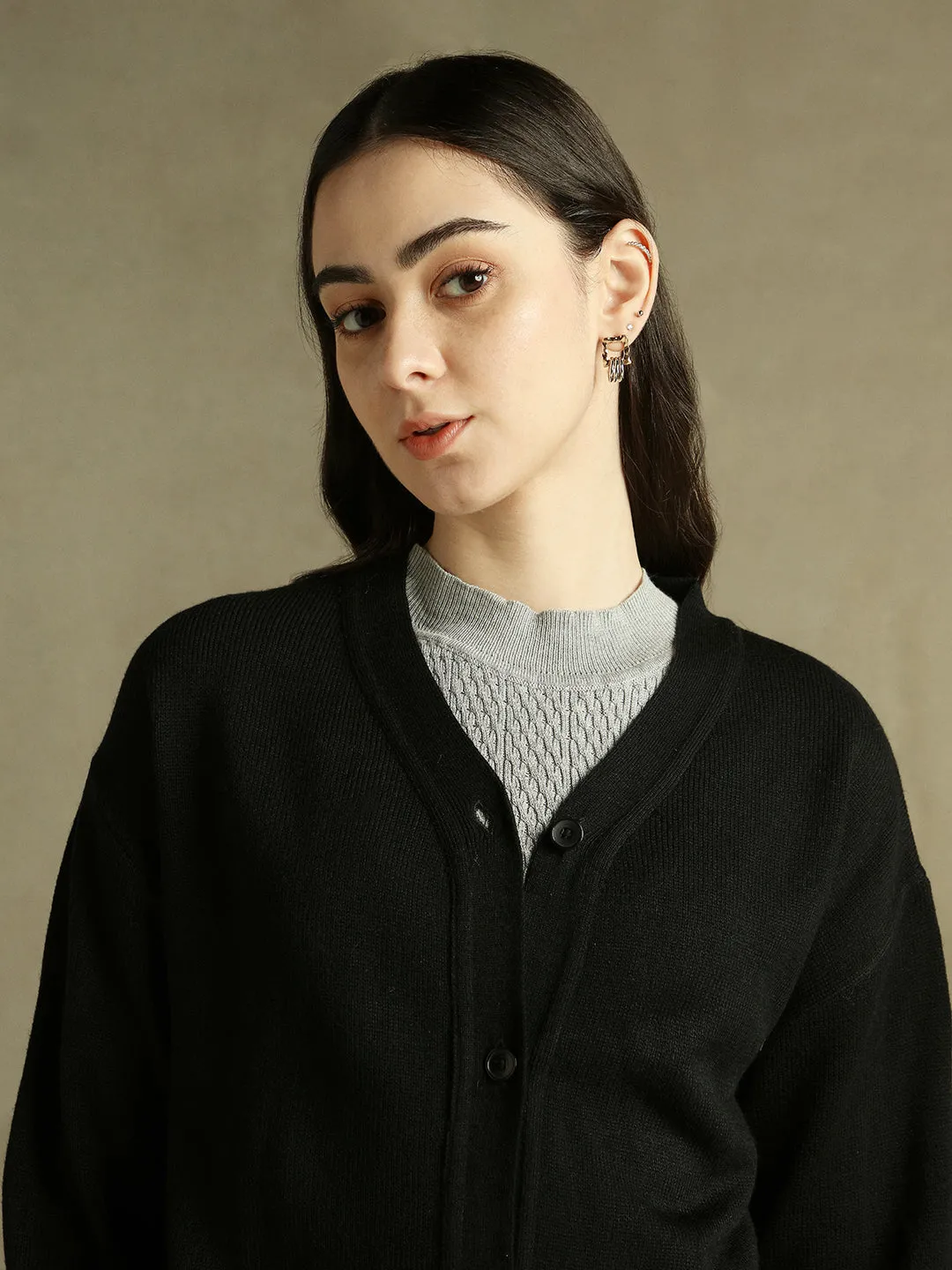 DL Woman V- Neck Solid Cardigan Sweater
