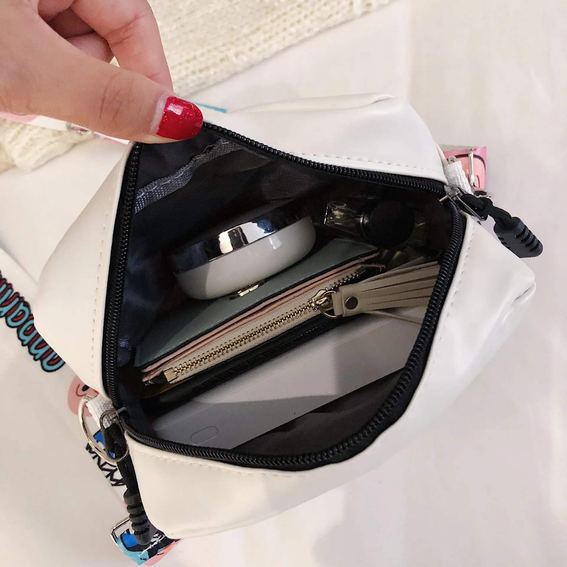 DUNNMALL Western Style Cute Printed Small Bag Women's 2020 Autumn and Winter New Trendy Korean Style Student Fashion Broadband Shoulder Messenger Bag