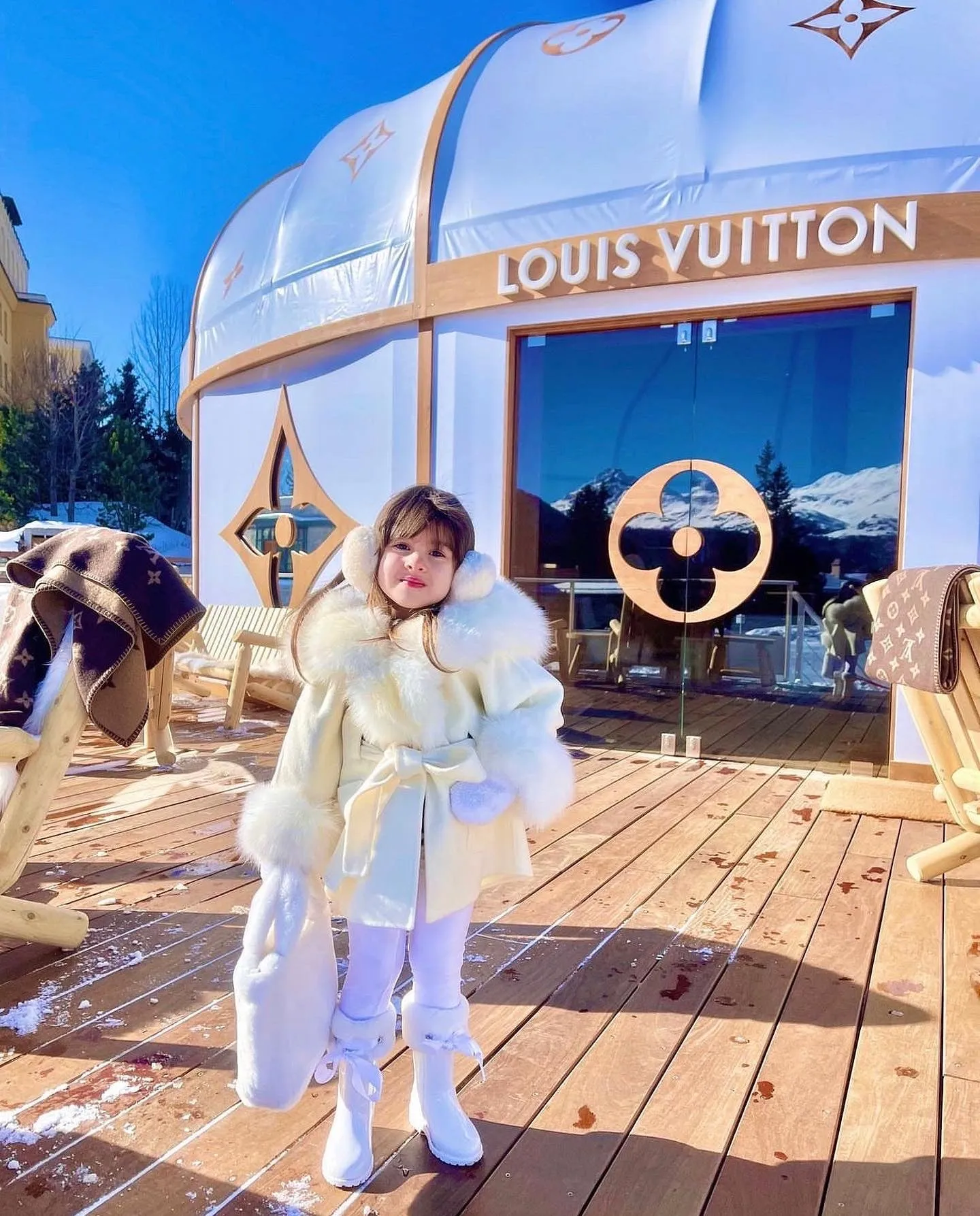 MI LOVES SIGNATURE Luxurious Anna cashmere kids coat with Fox fur trim and cuffs in Beautiful Ivory colour .