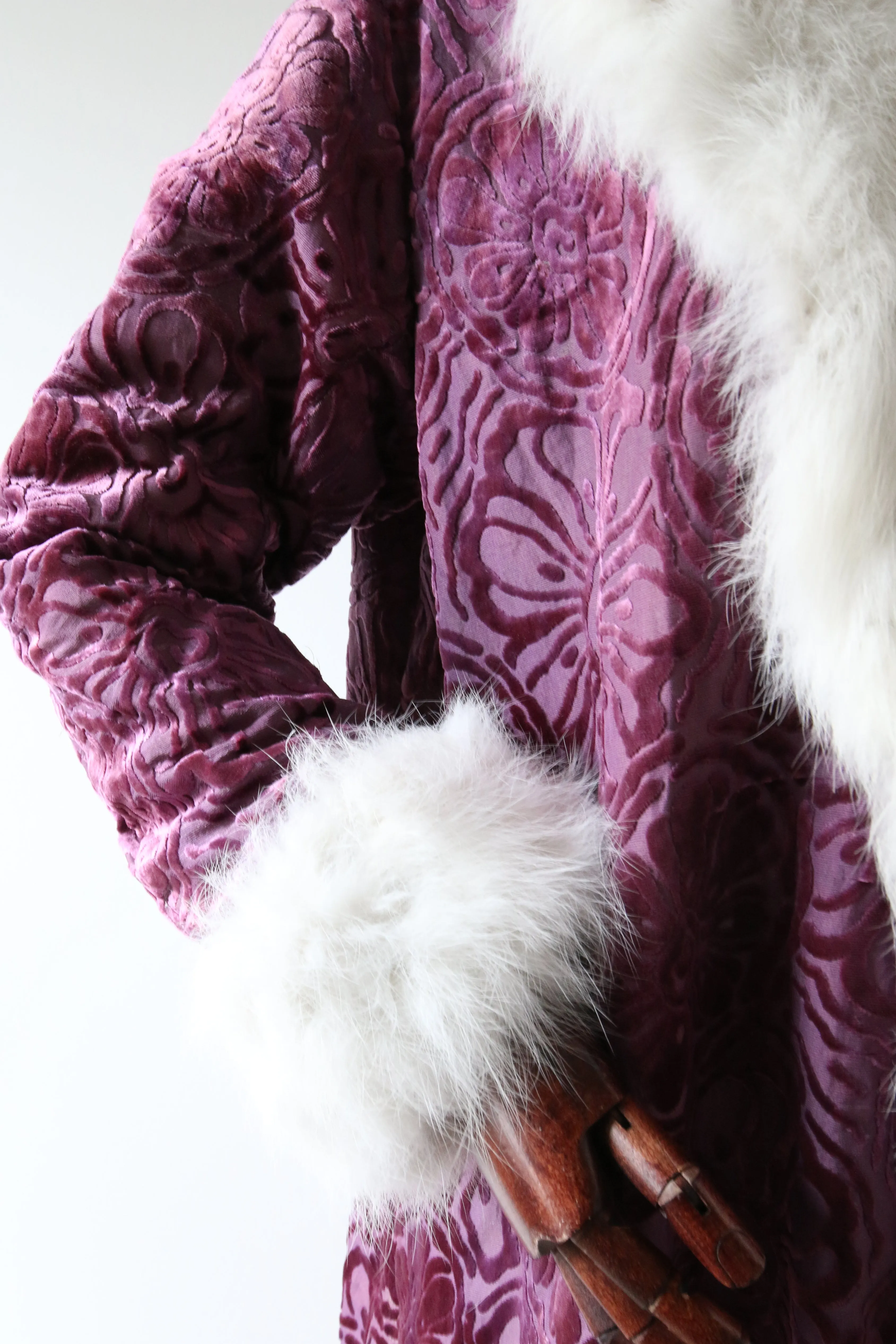 "Sumptuous Violet & Purple Devoré" Vintage 1920's Silk Devoré & Coney Lined Coat UK 8-10 US 4-6